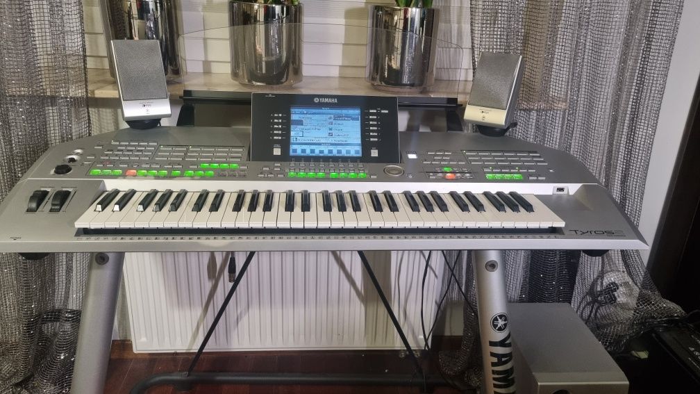 Yamaha Tyros 2 - zestaw ze statywem i nagłośnieniem Yamaha + GRATIS