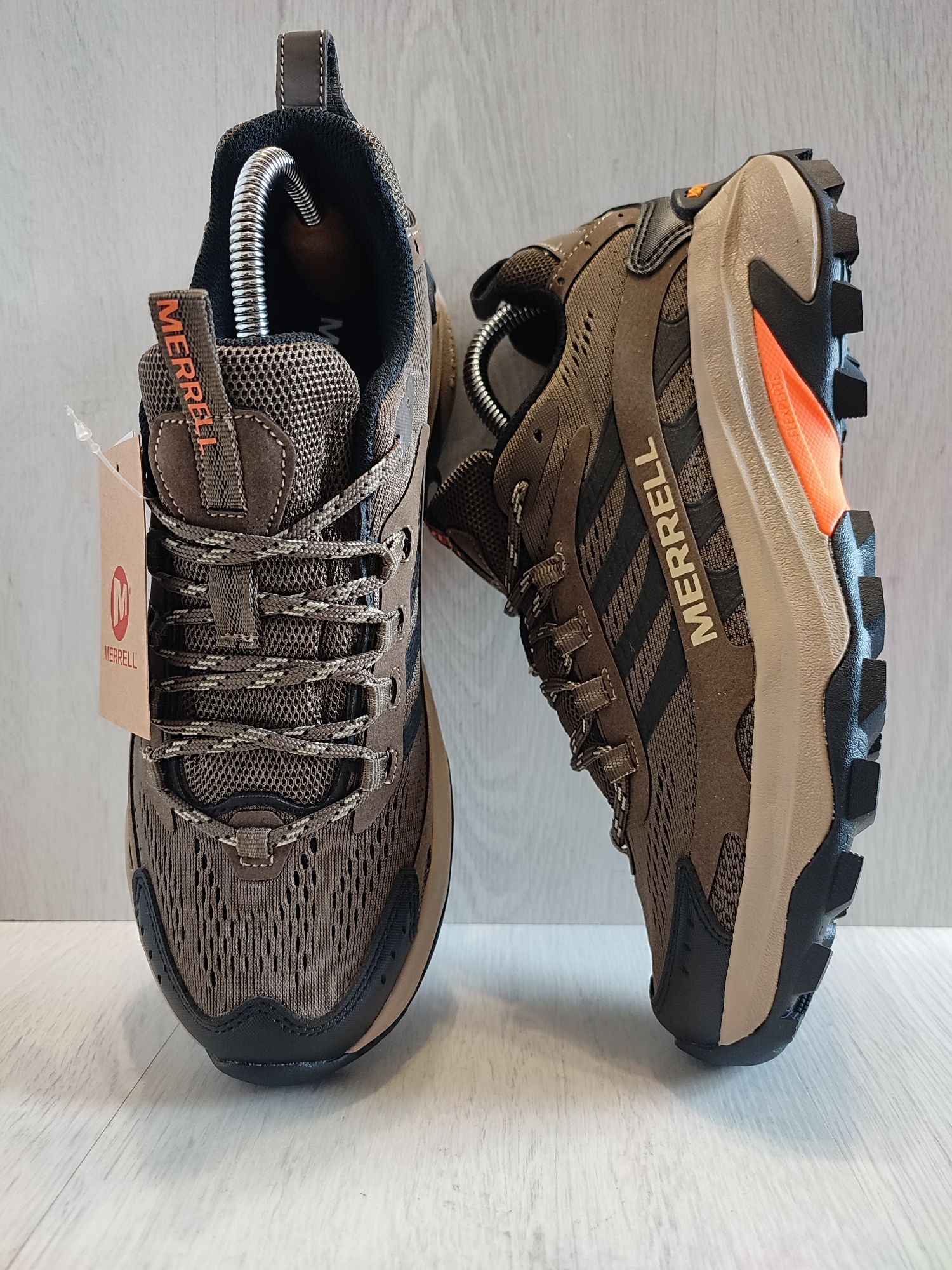 Merrell  41,42,44