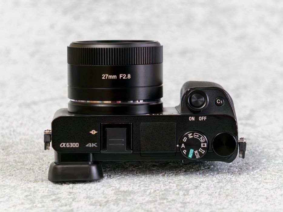 Sony a6300 + объектив AF F/2.8 27mm • APS-C 24,2 Мп • 4K • Wi-Fi • NFC