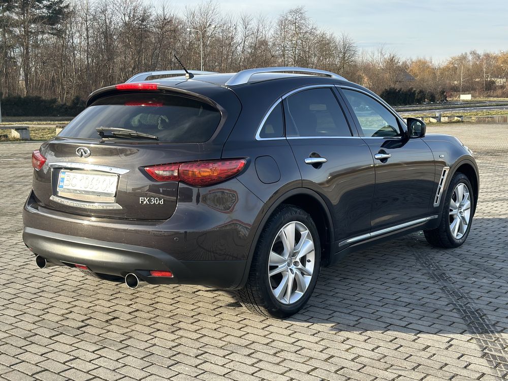 Infiniti fx 30d.