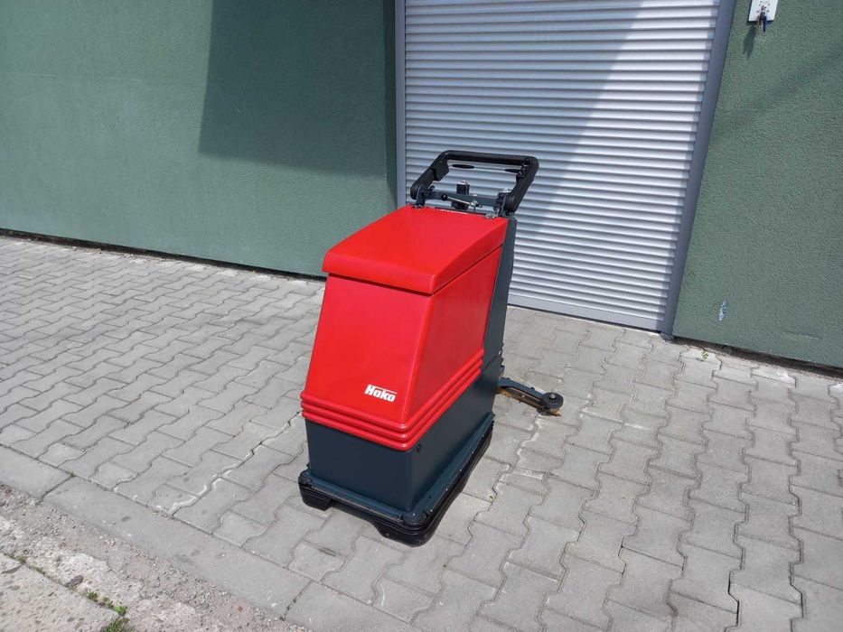 Profesjonalna szorowarka z trakcją HAKO B 430