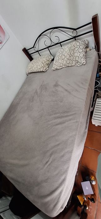 Cama de casal com colchão