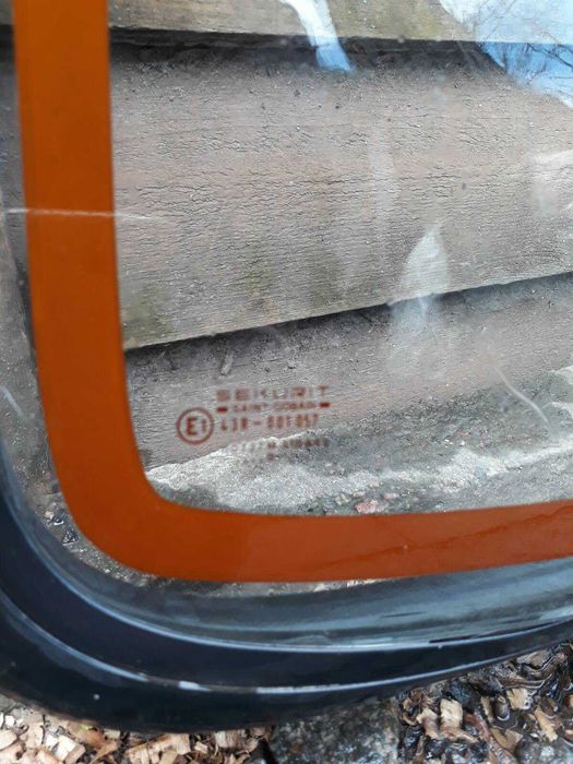 Заднє скло Ford Escort до 90р.