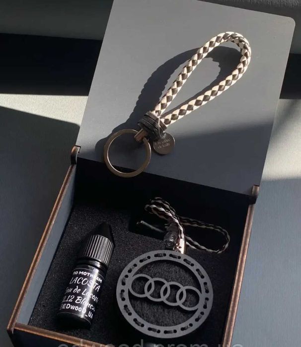 Ароматизатор в авто аромопідвіска пахучка запах подарунок Audi дерево