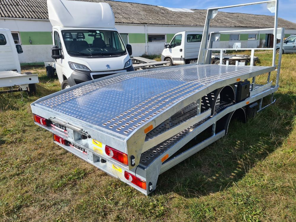 Zabudowa  auto-lawety gotowe na placu pomoc drogowa