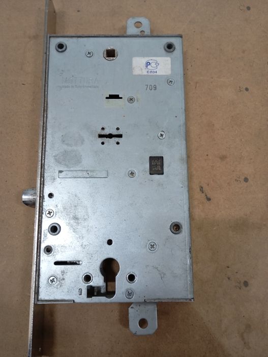 Врізний замок мотура