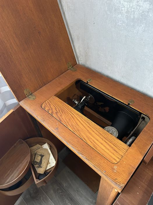 Швейна машинка продається у звязку з переїздом .