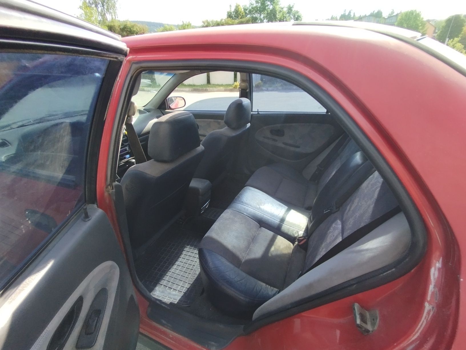 Продам Mitsubishi Carisma