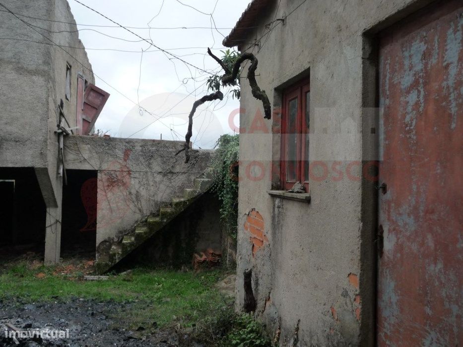 Moradia M4 para reconstruir com terreno