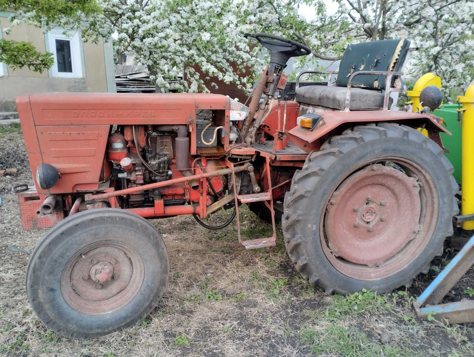 Трактор сільськогосподарська техніка