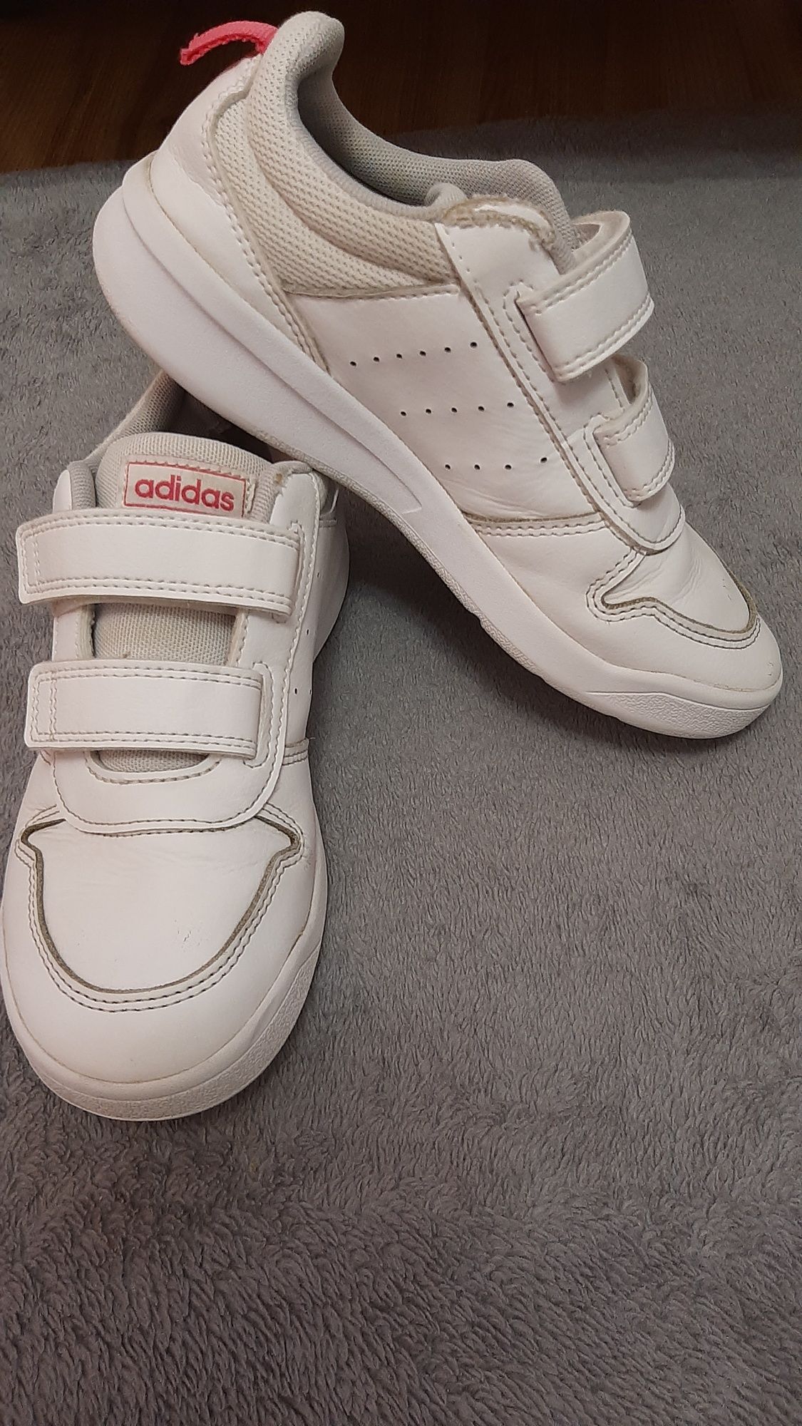 Buty skórzane Adidas rozmiar 33 stan bardzo dobry