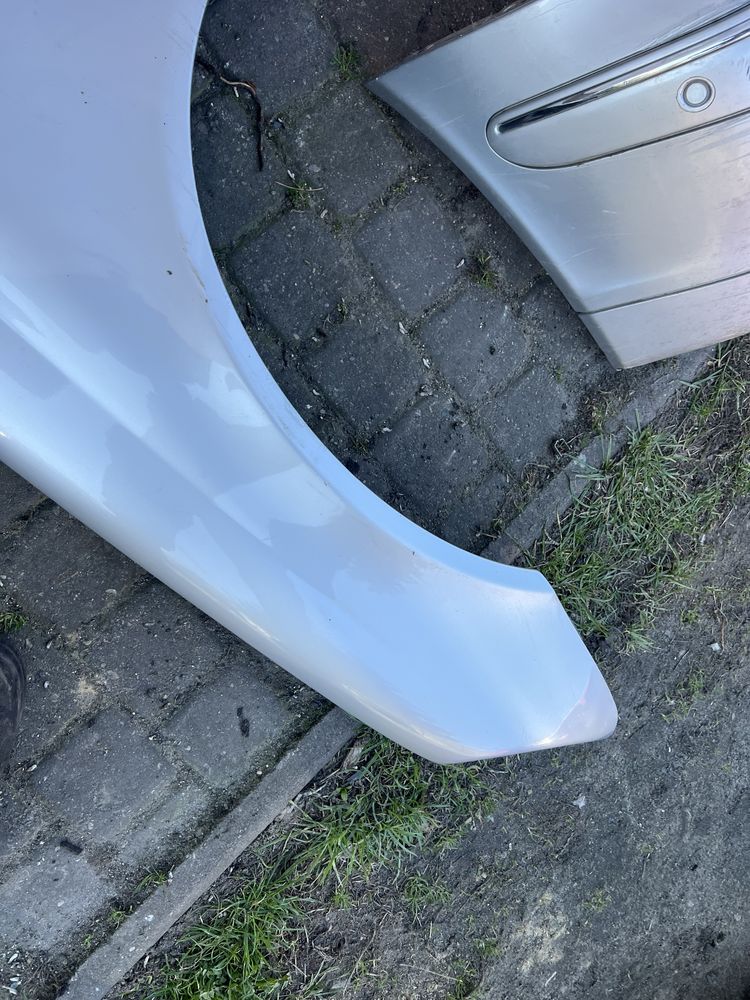 Zderzak mercedes w 203 zderzak błontik c klasa  kolor 744