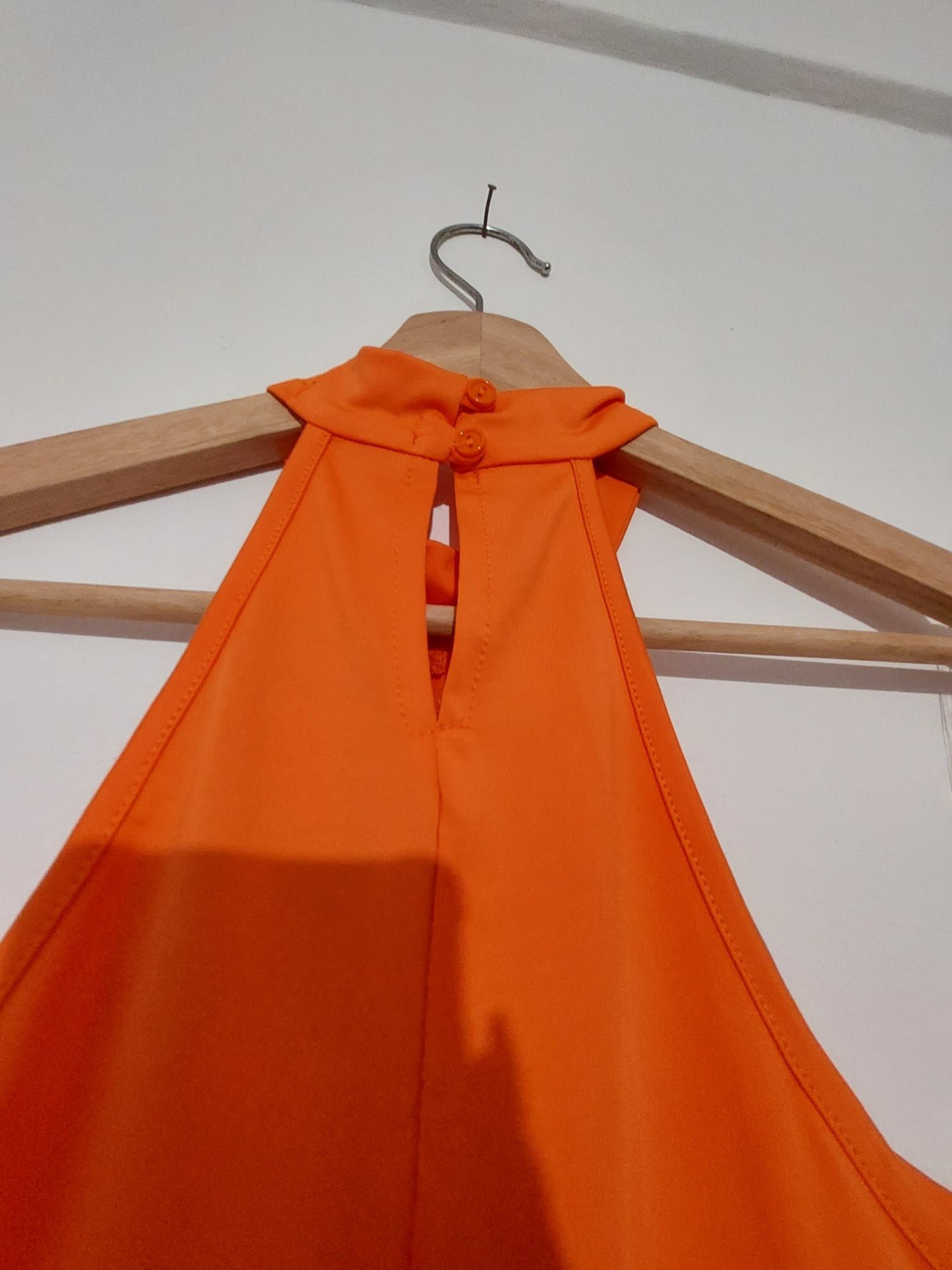 Vestido laranja novo Fashion Nova