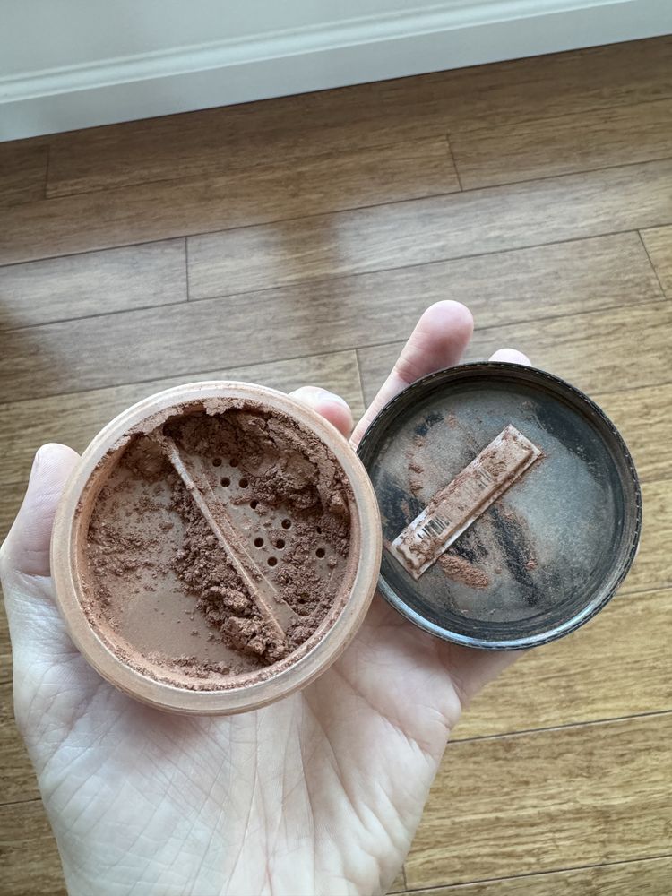 Bronzer sypki mineralny