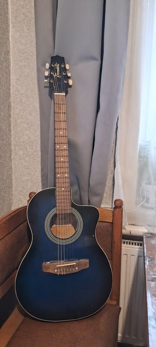 Продам недорого акустичну гітару Трембіта недорого