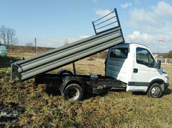 Usługi Koparko-Ładowarką ,Mini koparką  oraz transport wywrotką