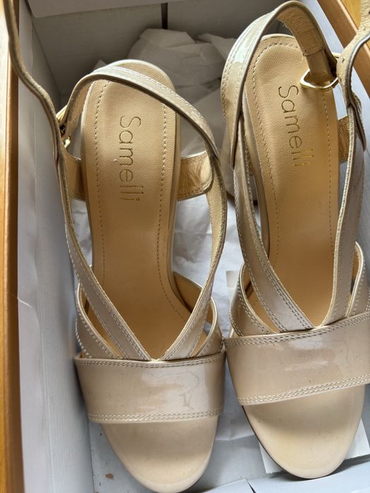 Sandalias bejes Samelli