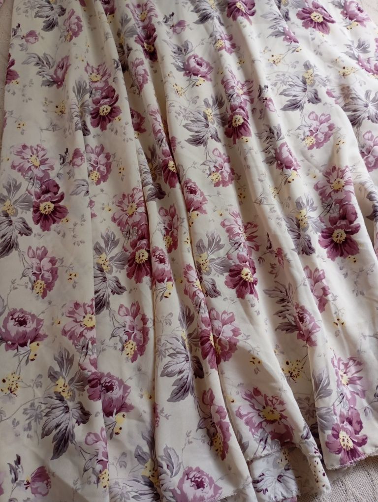 Efektowna długa sukienka XL-4XL maxi z Francji ecru w purpurowe kwiaty