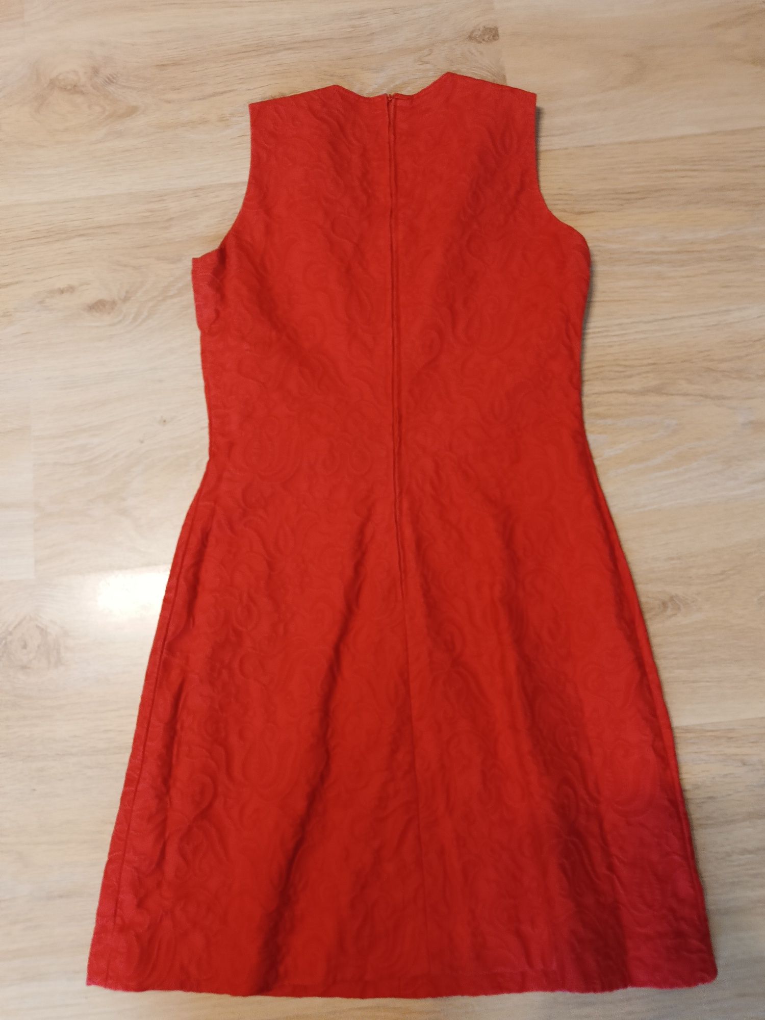 Czerwony komplet płaszczyk i sukienka