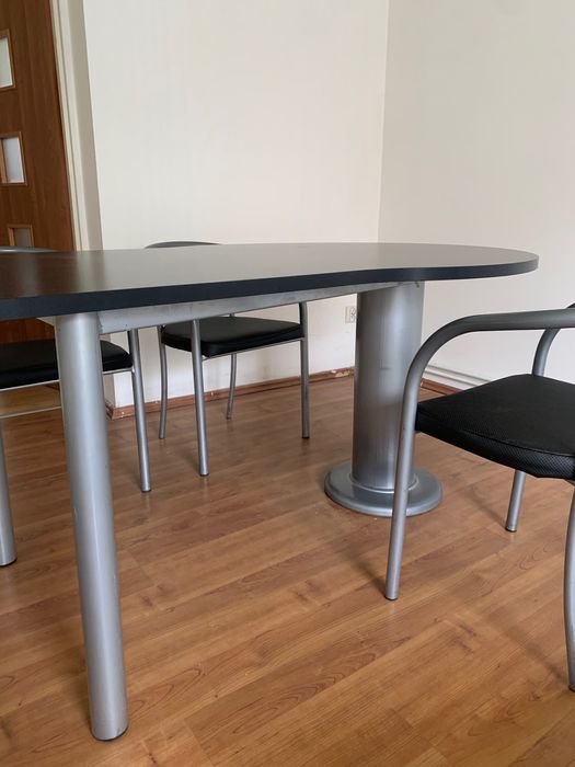 Stół kuchenny z krzesłami