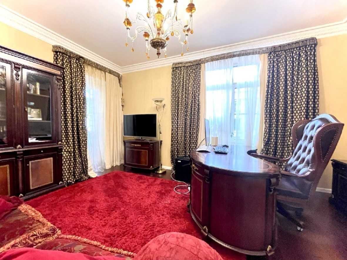 Продаж 5-кімн. квартири 178,9 м², по вул. Круглоуніверситетська, 3-5