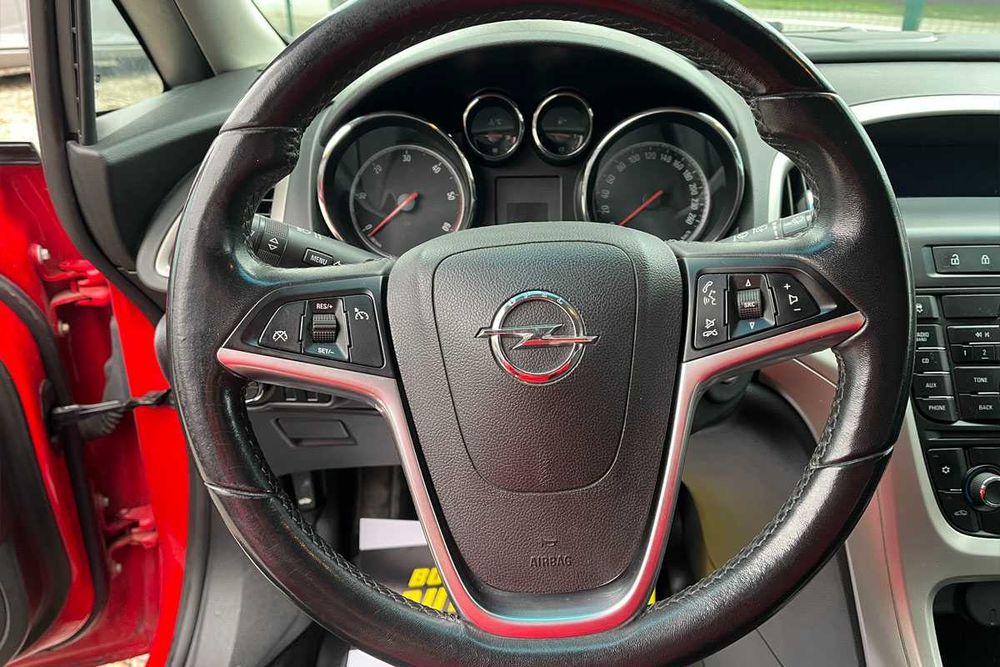 Opel Astra 2011 року