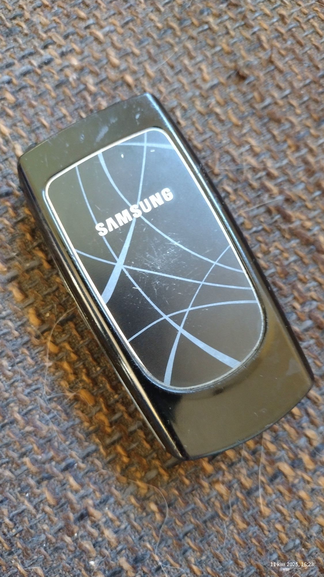 Telefon Samsung składany stół