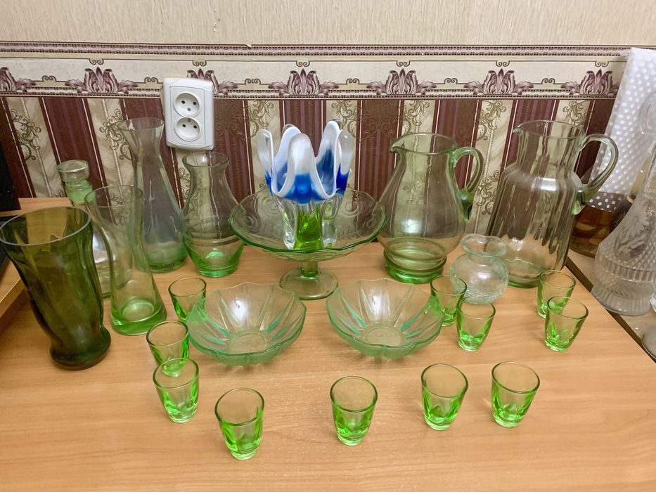 Ваза рюмки  кувшин стаканы цветное стекло