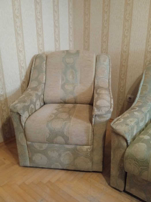 Диван з двома кріслами