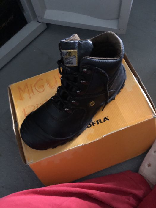 Botas novas cofra
