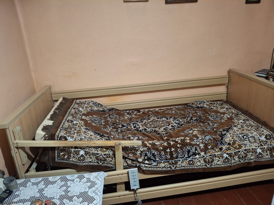 Функціональне лікарняне ліжко