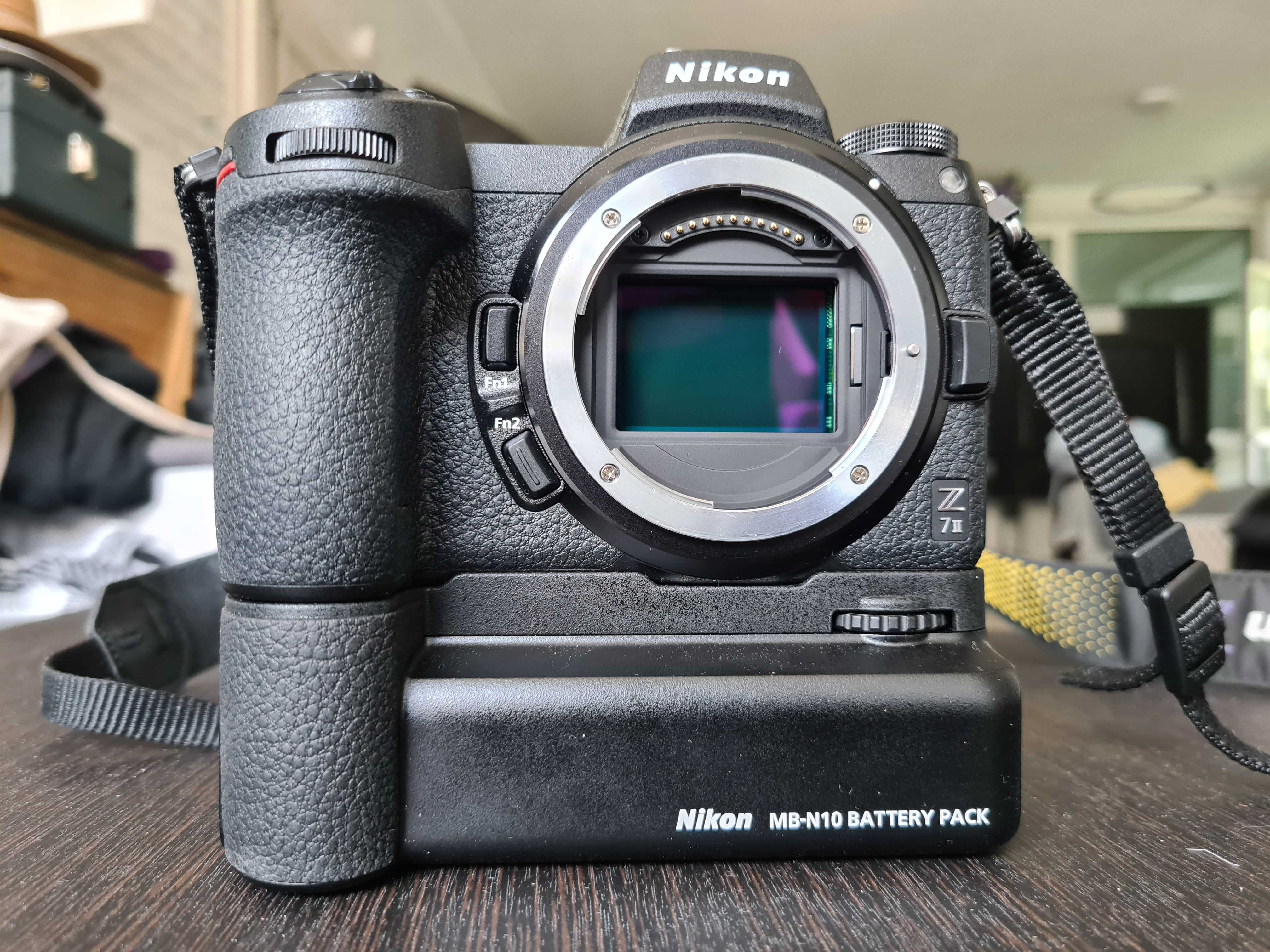 Батарейный блок (бустер) Nikon MB-N10 (для Nikon Z5 Z6 Z7)