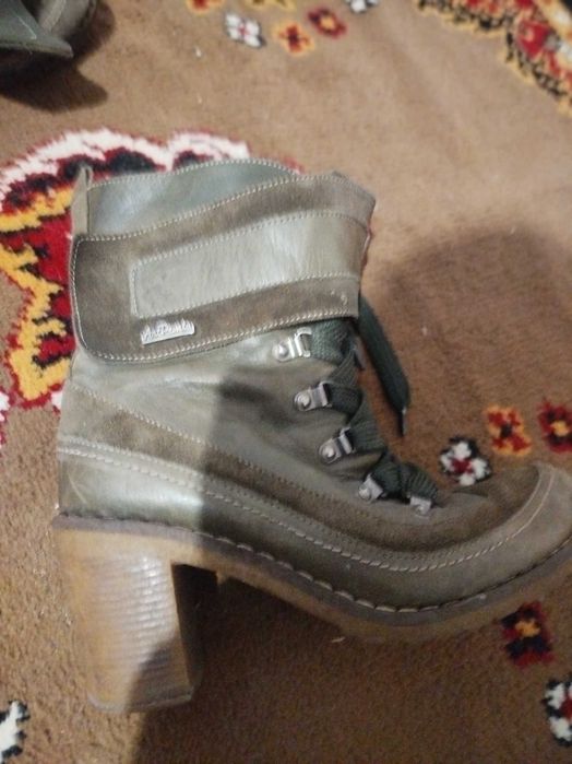 Продам жіночі зимові чобітки