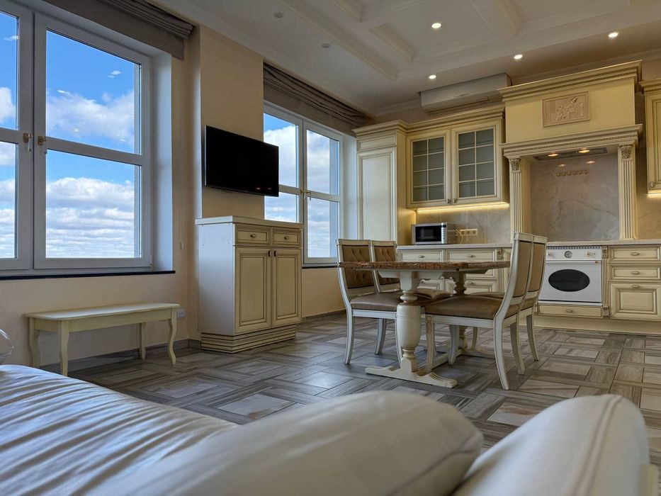 Дельмар Люкс. Яворницького 72 Б. Почасово/Посуточно