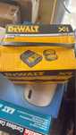 Акумулятор та щарядний пристрій для електровнстументу DeWalt DCB1104p2