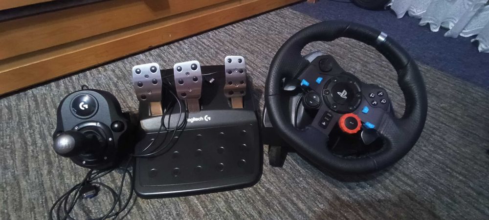 Logitech G29 Kierownica, pedały, skrzynia biegów, stojak na kierownicę
