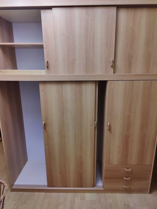 sprzedam 2 fotele ,szafę, stolik, wersalkę