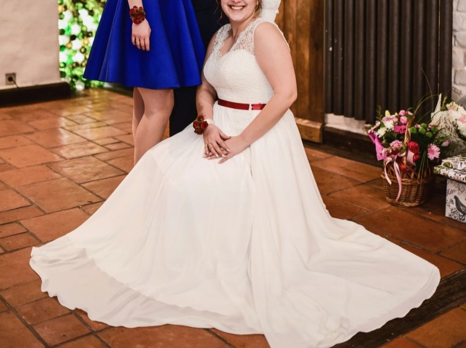 Suknia ślubna. Trzyczęściowy zestaw