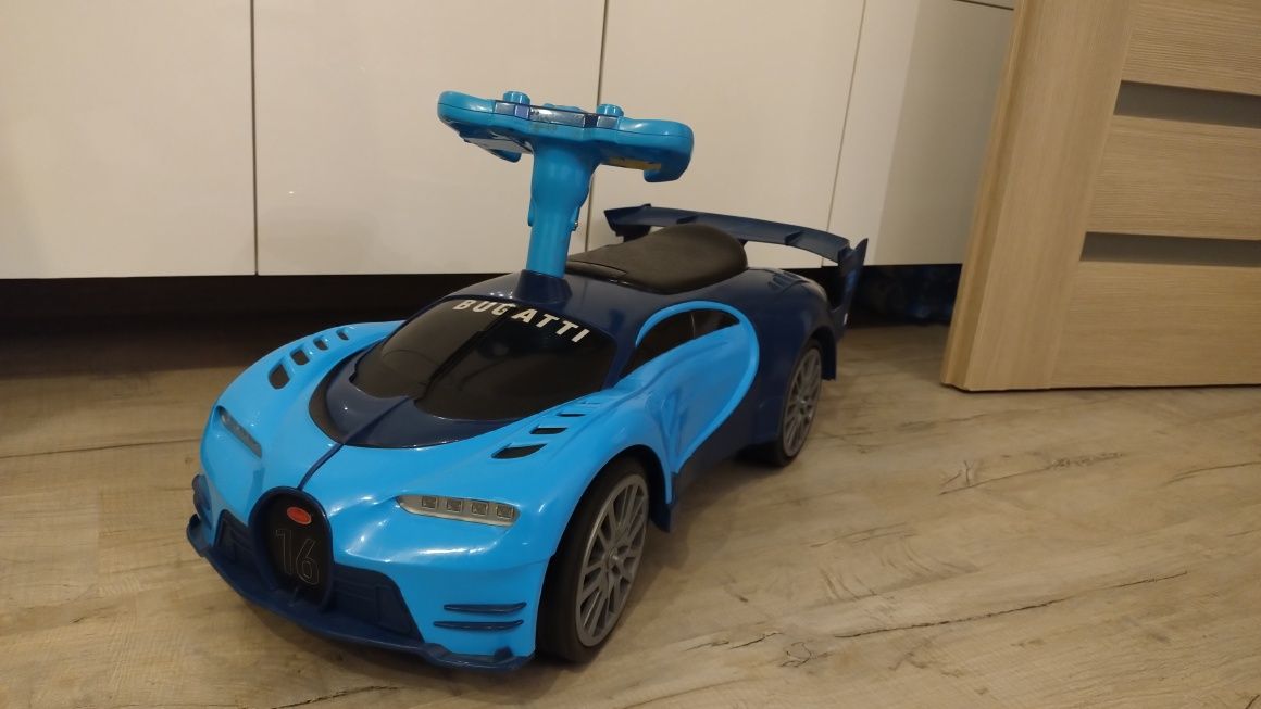 Jeździk Bugatti , pchacz, chodzik.