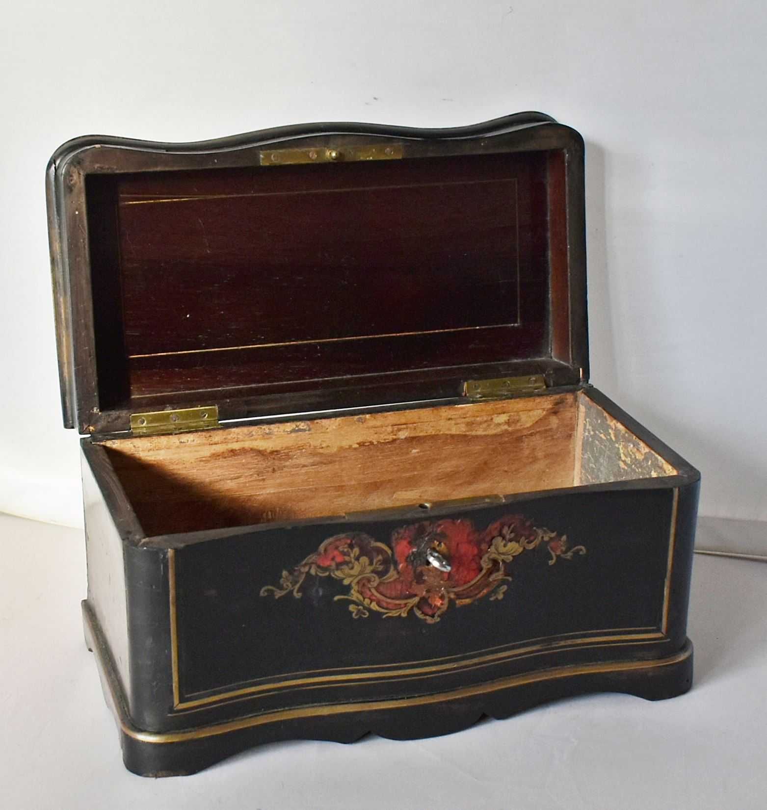 Drewniana szkatułka w typie Boulle XIX wiek
