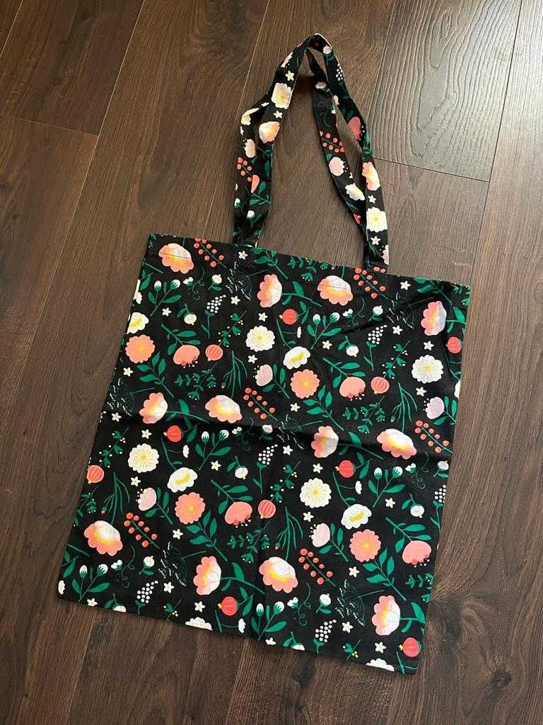 Czarna materiałowa torba na ramię kwiaty kwiatki, szmacianka shopper