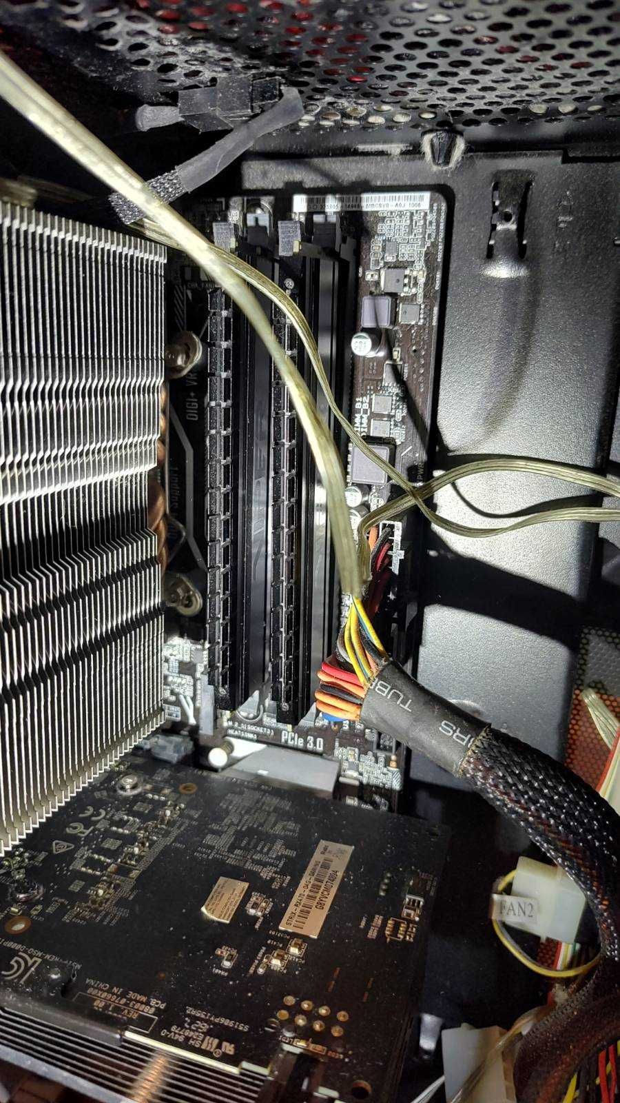 Komputer stacjonarny Intel Core i5-6600K, 16 GB RAM, Radeon RX 470 4GB