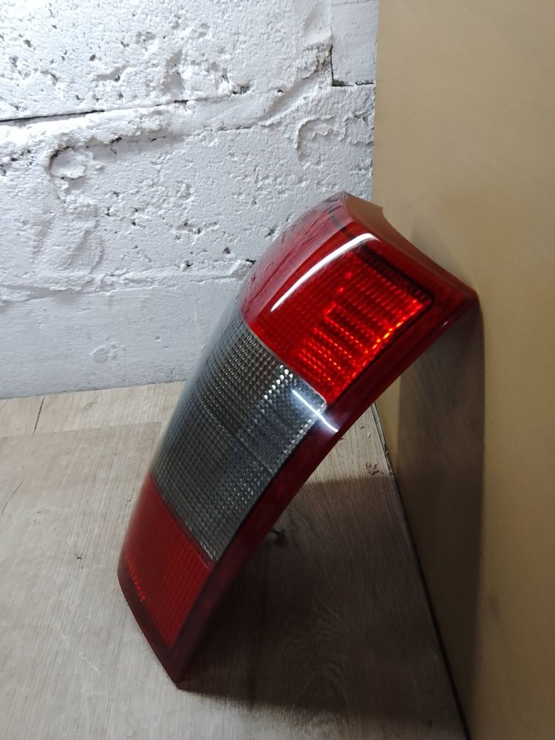 Opel Omega kombi combi lampa tył prawa tylna