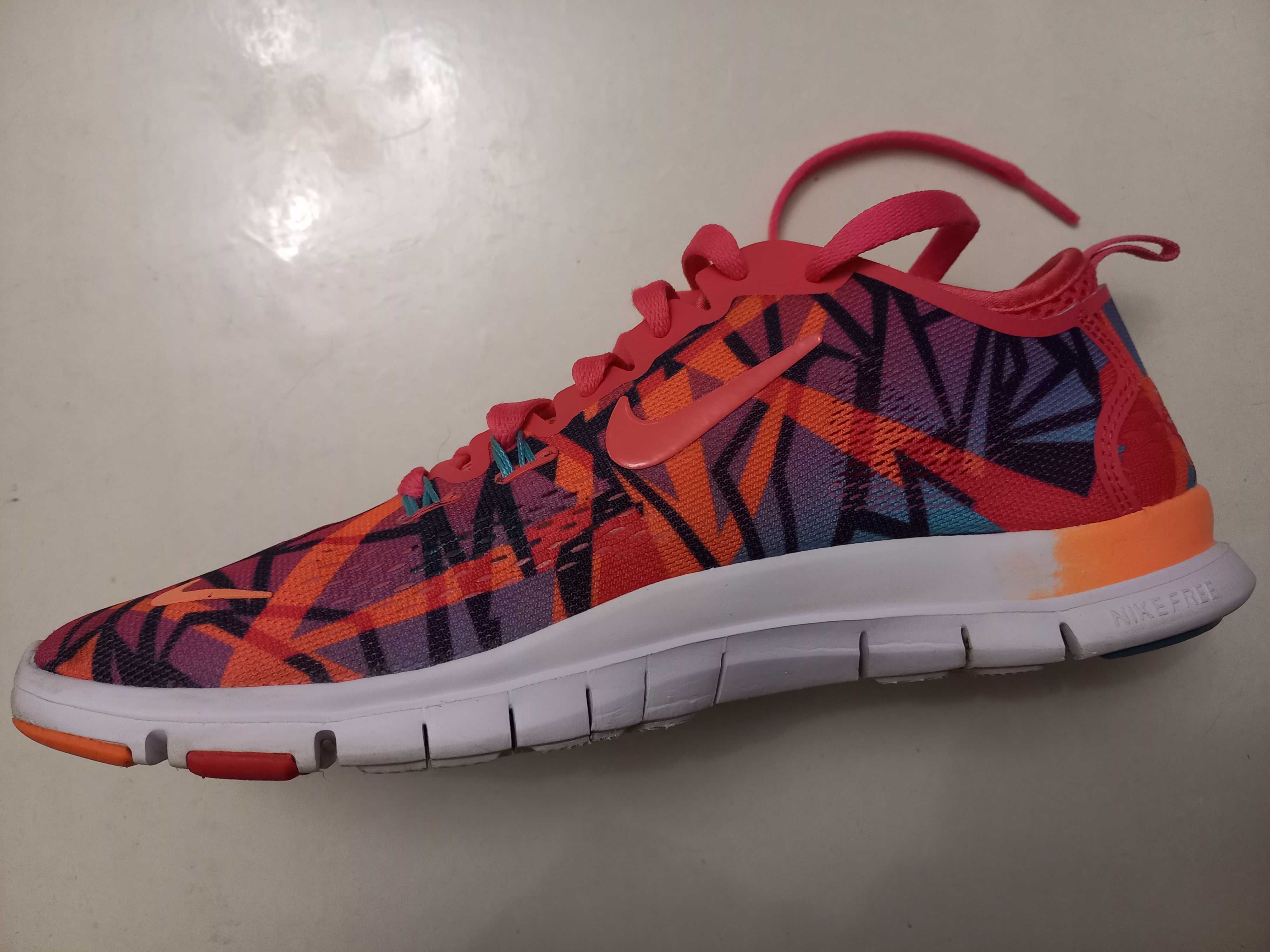 Кроссовки  женские   Nike оригинал 40 размер