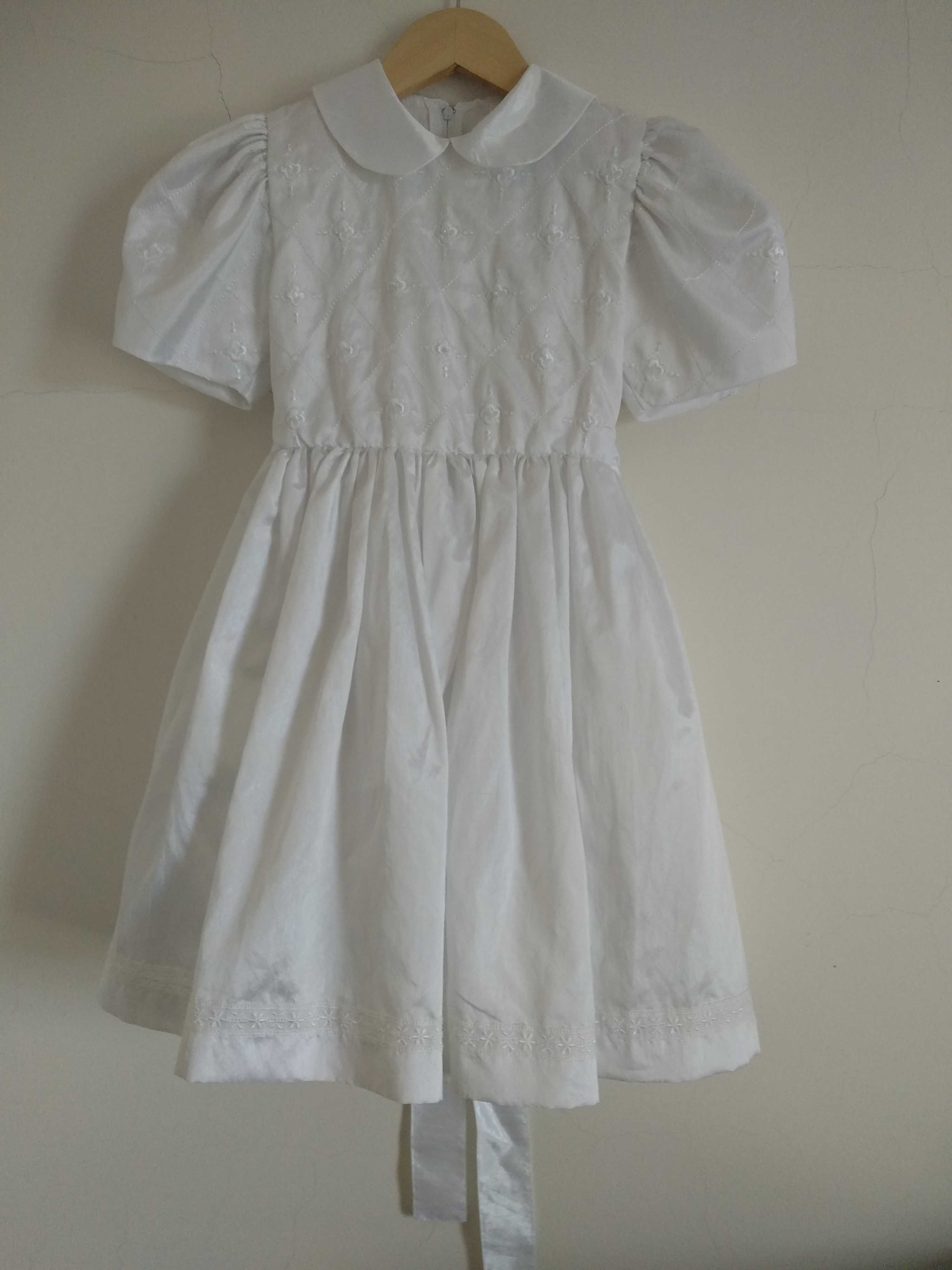 Vestido Branco Bordado Criança 6 Anos