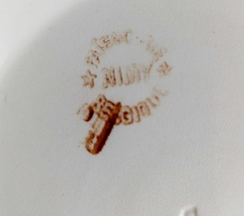 Prato em Faiança com Base