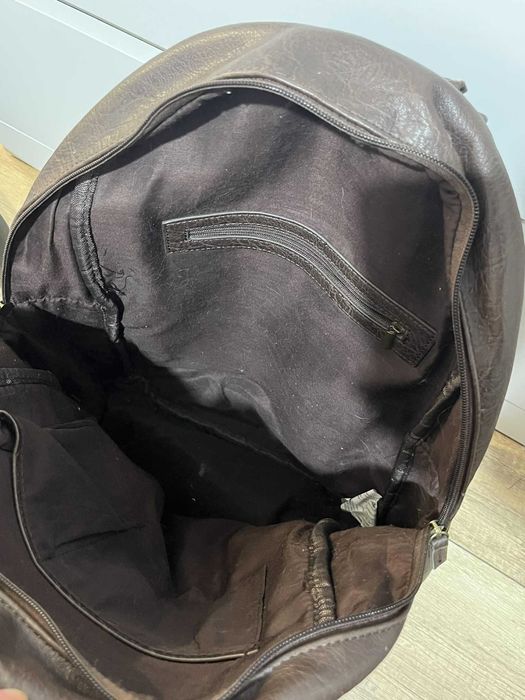 plecak skórzany brązowy kieszeń 2 zamki i kieszeń wew.