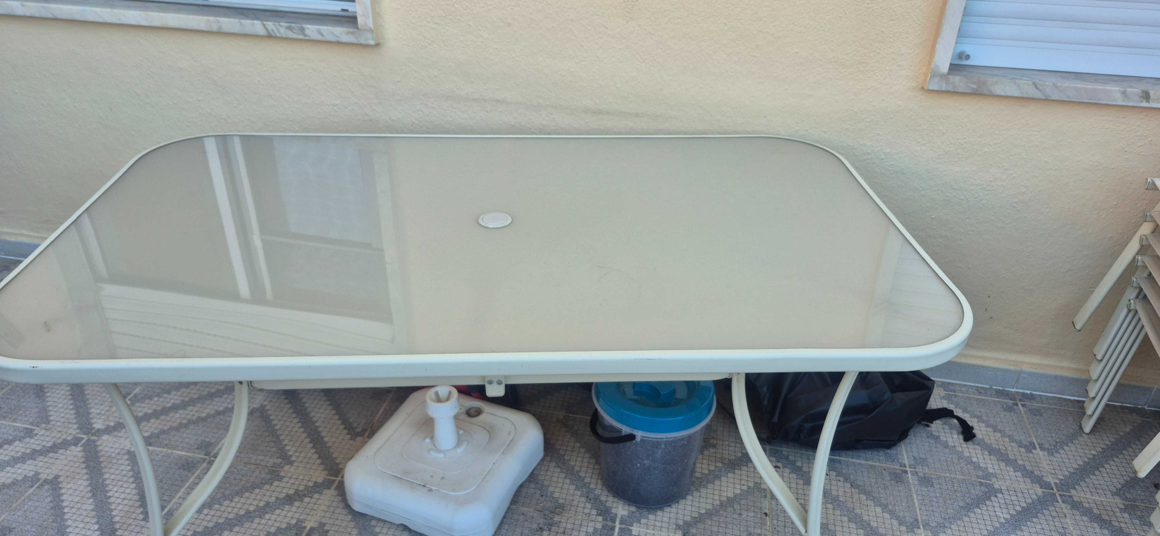 Mesa exterior, terraço, quintal