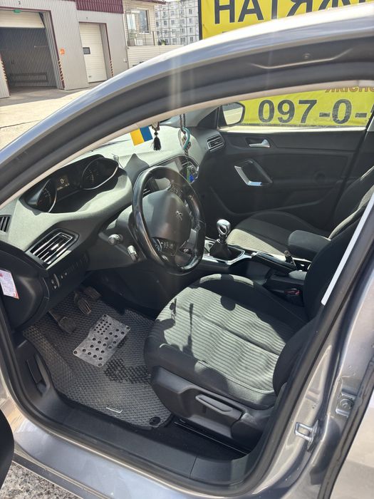 Продам Peugeot 308  2015року