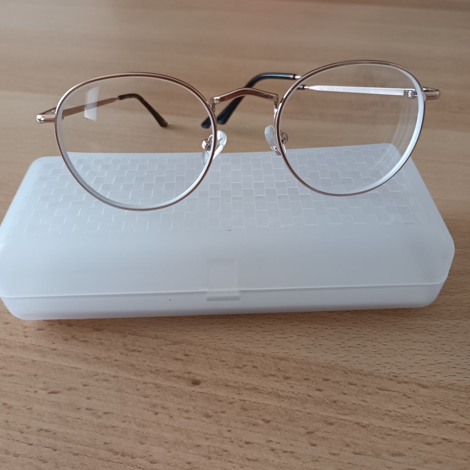 Okulary korekcyjne minus 4